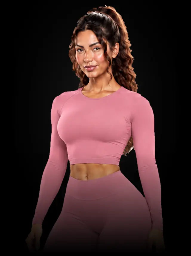Flexed athlete in a dusty pink training set